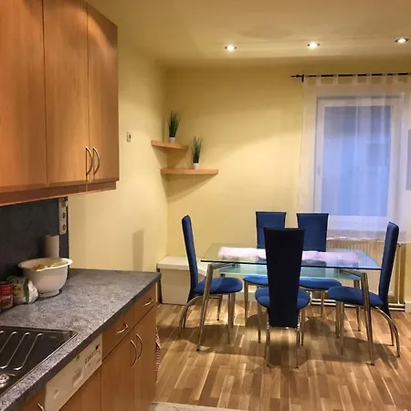 Gemuetliche 3 דירה